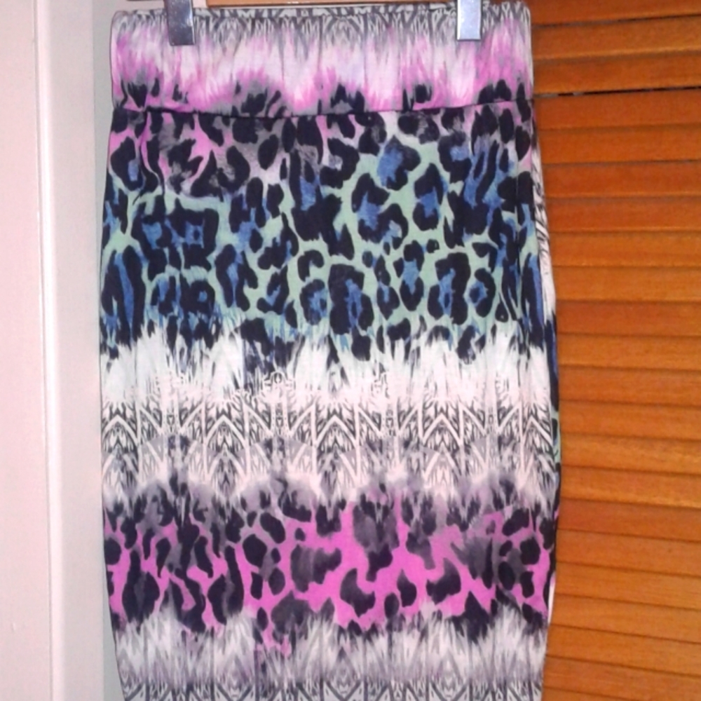 👗3/25$ 👗Fashionable Animal Print Pencil Skirt NWOT